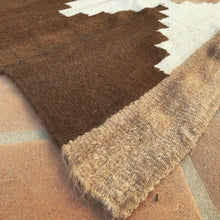 Load image into Gallery viewer, Desierto Llama Wool Rug
